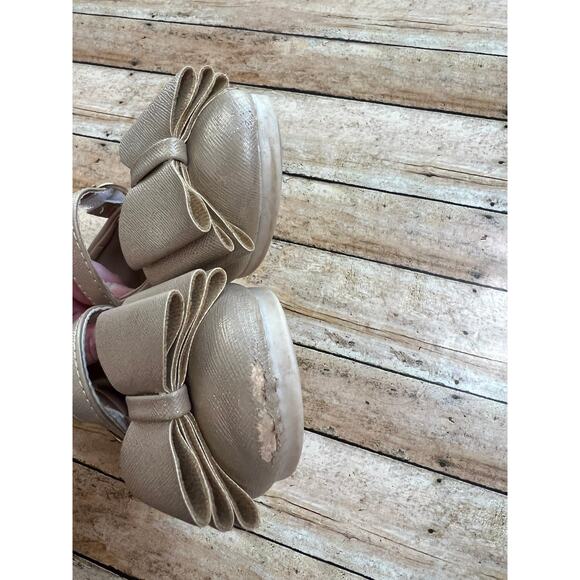 Pipperdoodles Gold Bow Shoes Size 27 (US 8.5) - Picture 3 of 8